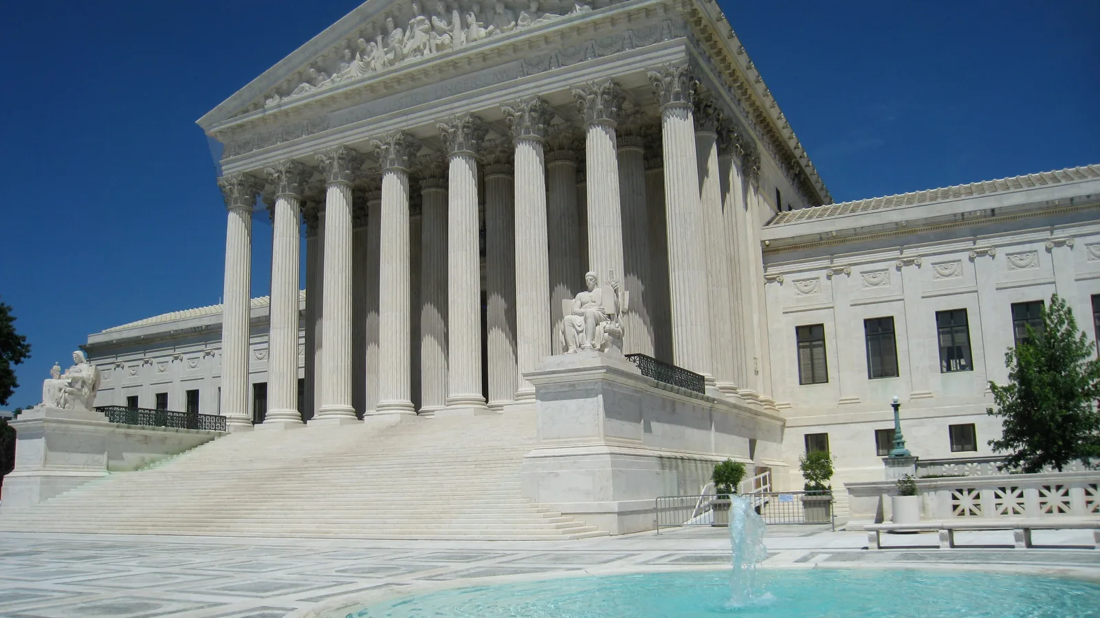 Columns and steps of the United States Supreme Court building in Washington, seen from the plaza